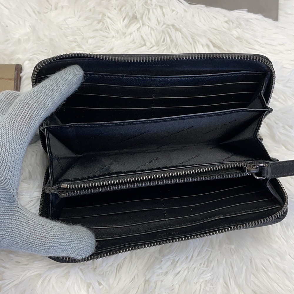 BURBERRY LONDON ZIP AROUND WALLET - Picture 6 of 12